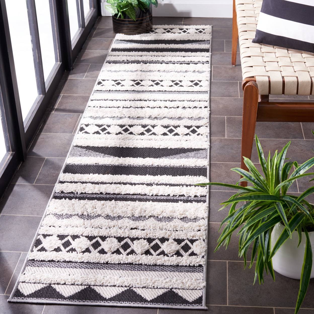 SAFAVIEH Cottage Fitzroy Geometric Indoor/Outdoor Area Rug, Ivory/Black, 9' x 12'