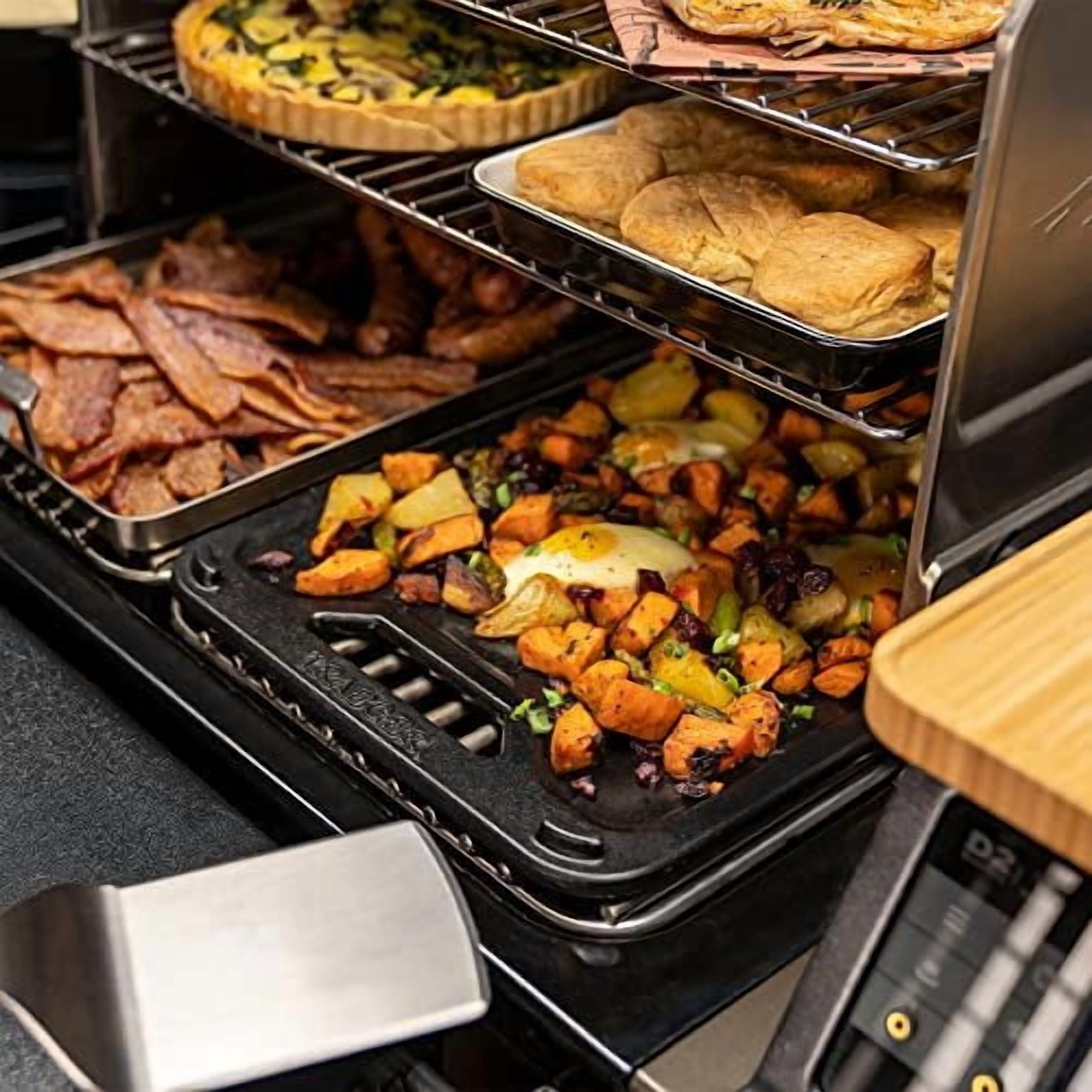 Traeger Pellet Grills ModiFIRE Reversible Cast Iron Griddle - Grill Accessory - Black