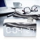 thumbnail image 2 of Reloj despertador con luz blanca para decoración de dormitorio con espejo LED elegante, 2 of 8