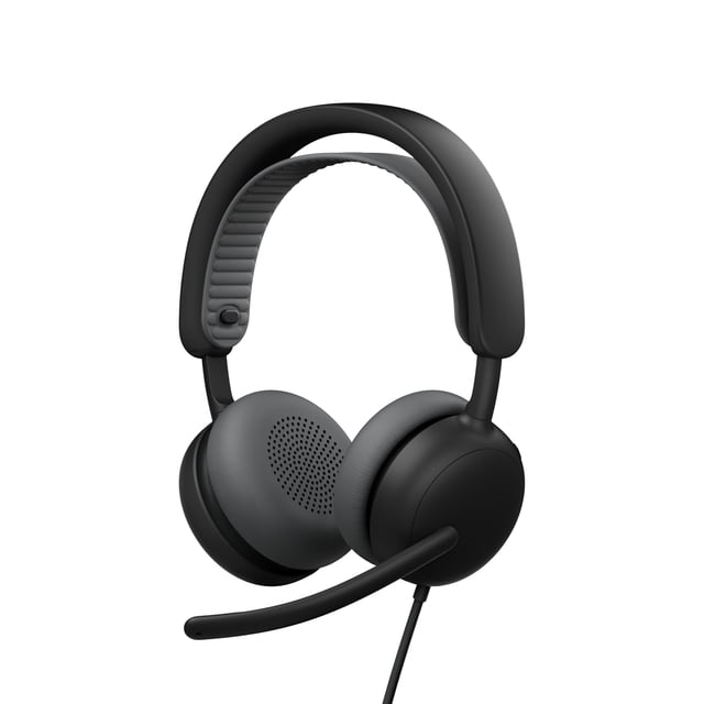 auriculares logitech zone wired 2 con cancelación de ruido y anc adaptativo Auriculares negros, vista 3/4 frontal con diadema acolchada y copas ovaladas; almohadillas y correa reemplazables, boom micrófono ajustable a la izquierda, rejilla perforada en la copa, cable USB-C con adaptador USB-A y botones integrados en la oreja; aptos para llamadas y música con ANC híbrido adaptativo.