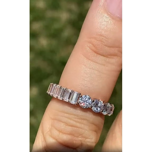 Solitaire Brilliance Emerald & Round Cut Lab Grown Diamond Wedding Full Eternity Band for Women Solid 10K Rose Gold, Ring Size 4