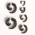 thumbnail image 5 of Juego de 36 piezas de aretes puntiagudos con joyería de punción y expansor de oreja puntiagudo negro UV, 5 of 5