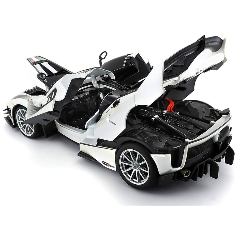 Ferrari FXX-K Evo #70 White 1/18 Diecast Model Car by Bburago