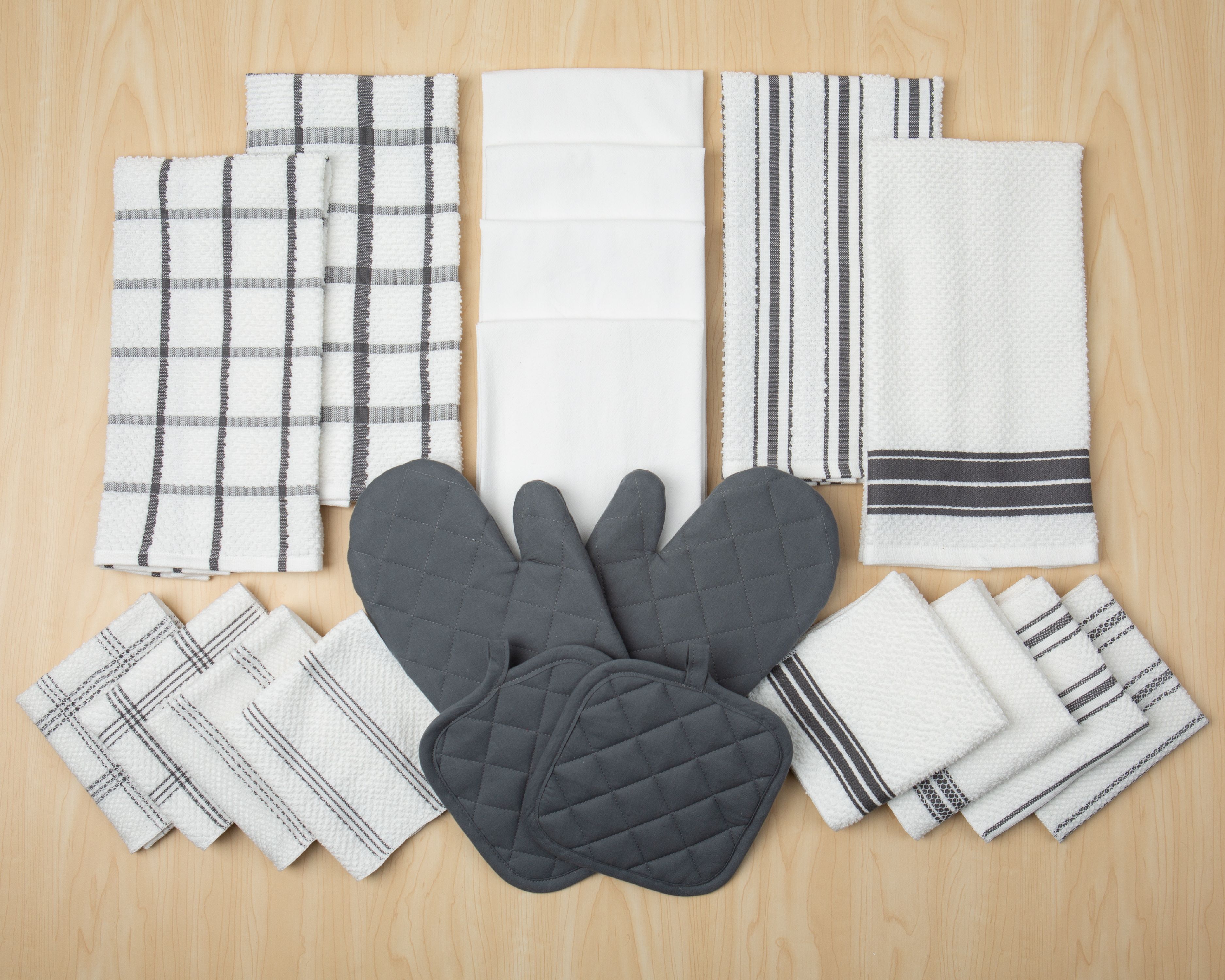 Michel Design Works Holiday Kitchen Linen Set – Towel, Oven Mitt, Potholder & Swedish Cloth