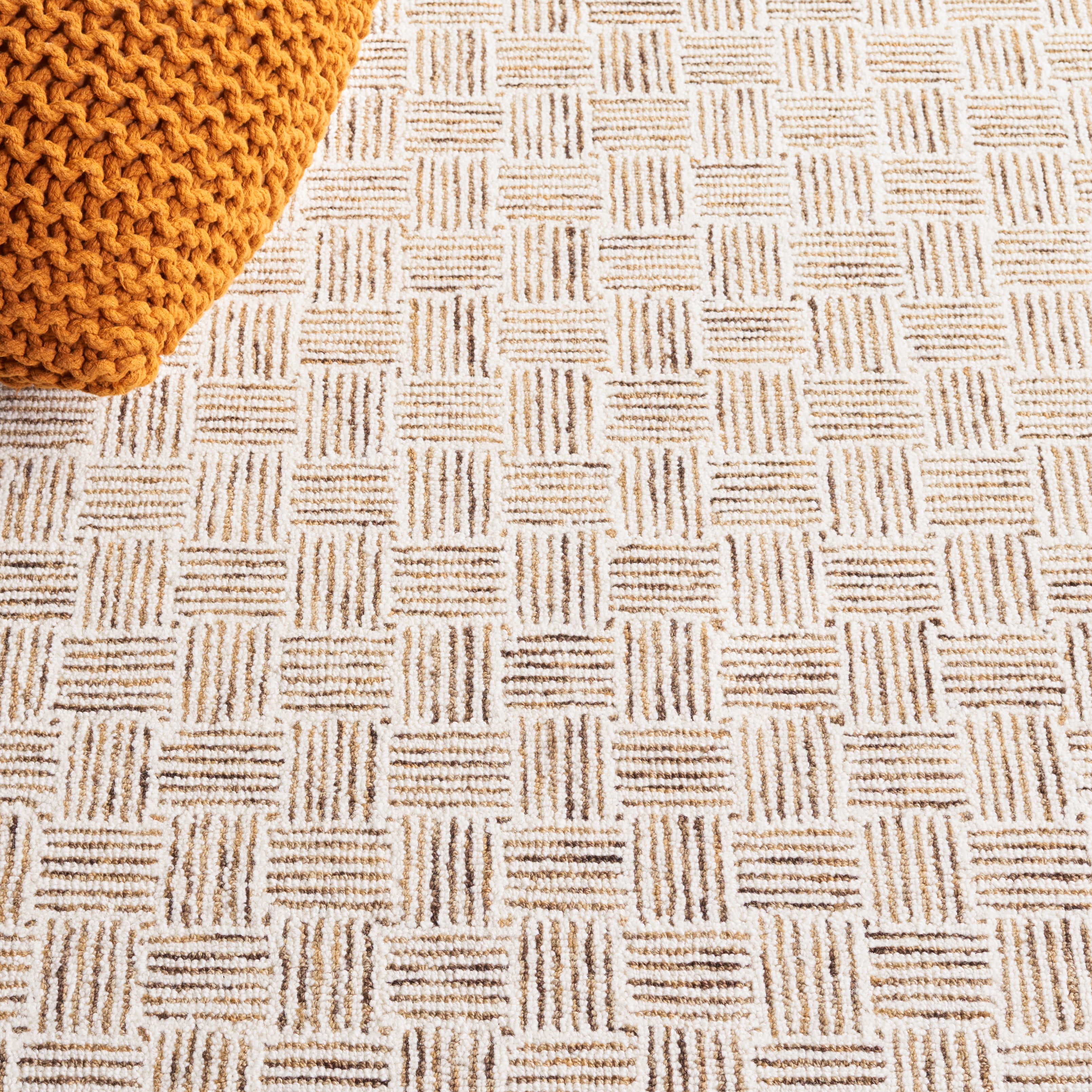 SAFAVIEH Micro-Loop Charlotte Solid Area Rug, Taupe/Ivory, 6' x 9'