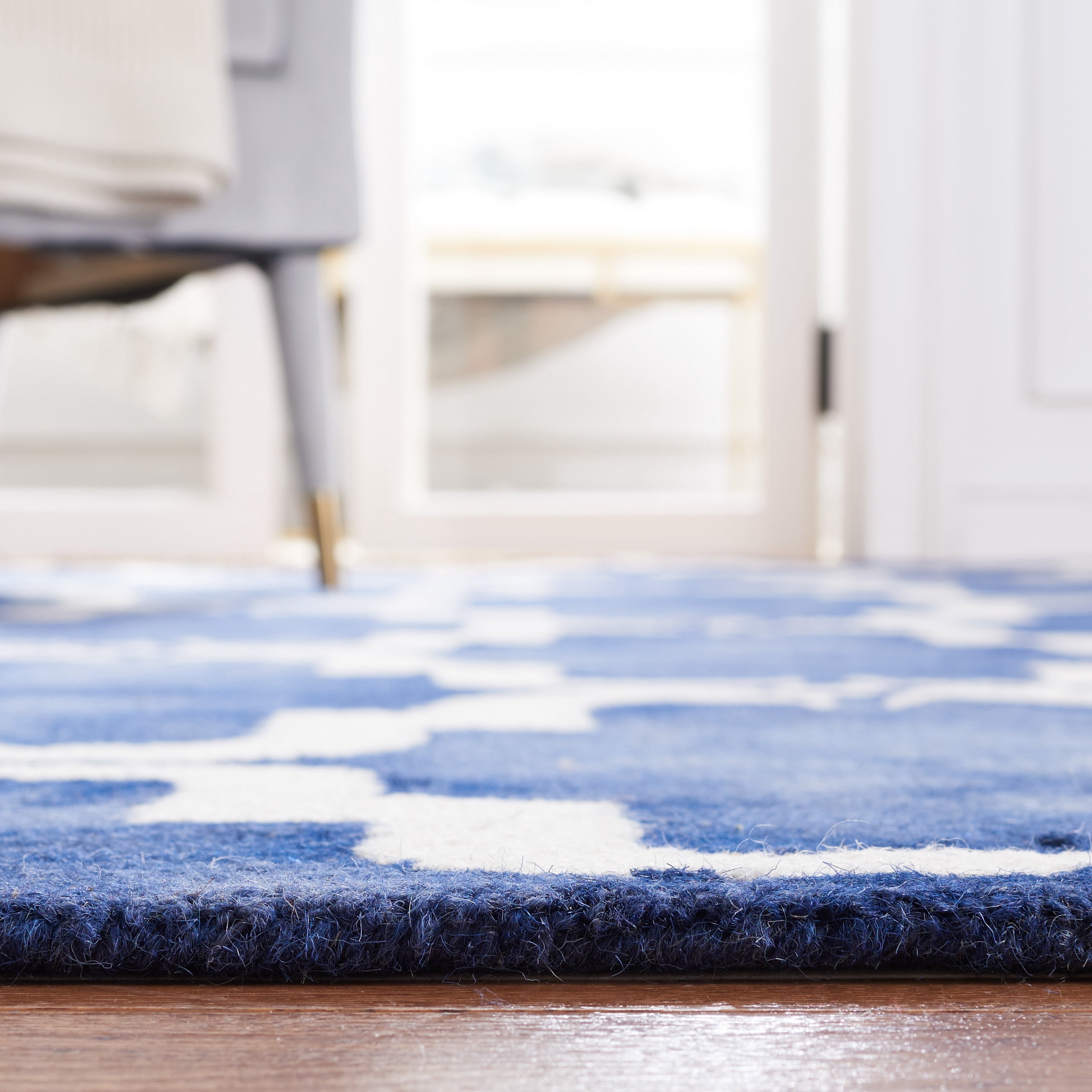 Safavieh Dip Dye Talbot Distressed Wool Area Rug, Navy/Ivory, 7' x 7' Round
