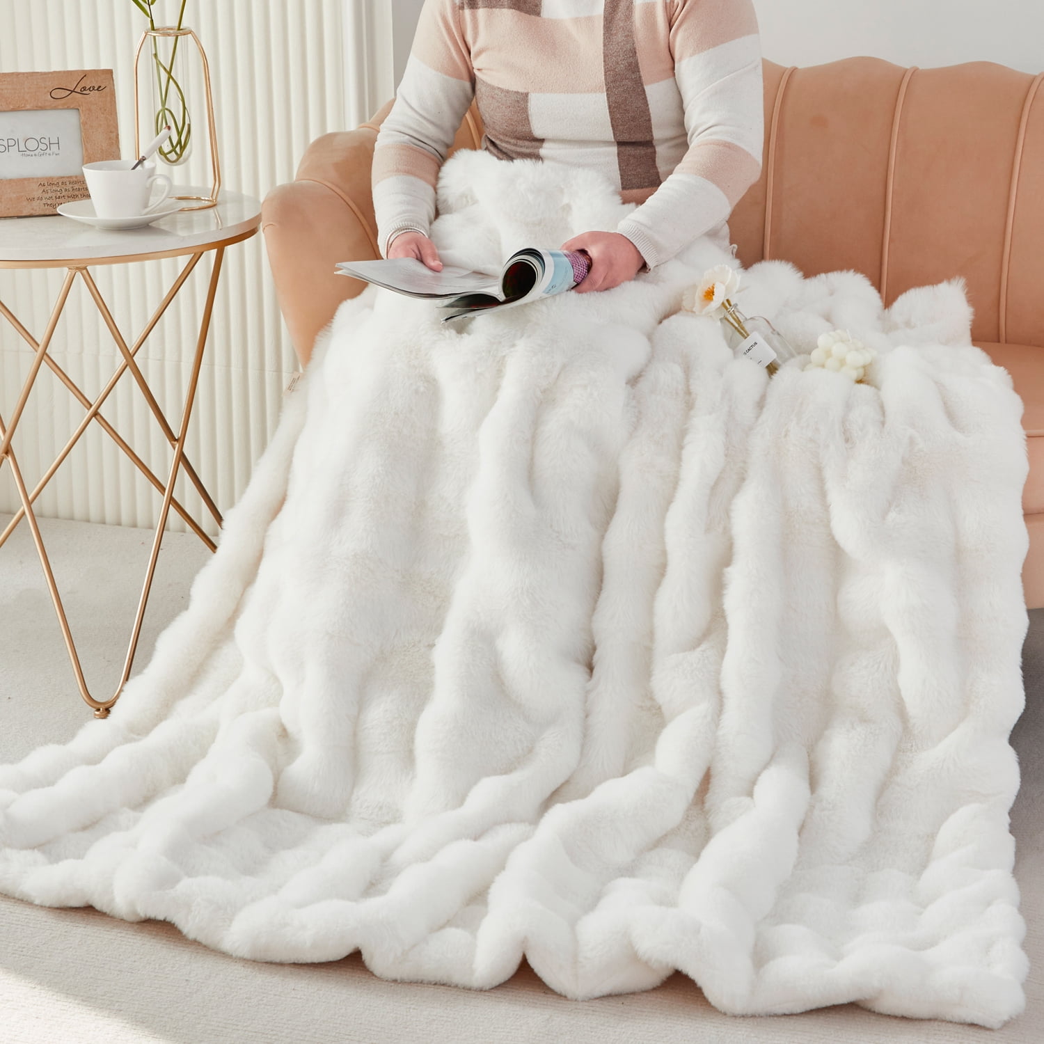 URBONUR White Faux Rabbit Fur Throw Blanket for Couch Chair, Fluffy Bubble Throw Blanket, Cute Fuzzy Blankets 40×63 Inches