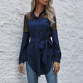 thumbnail image 3 of Blusa de encaje azul real para mujer con cinturón de cintura alta, largo medio, cuello redondo y detalle de botones, 3 of 6