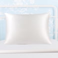 thumbnail image 1 of Funda de almohada de seda de 22 Momme PiccoCasa con cierre oculto, viaje (14"x20"), blanca, 1 of 7