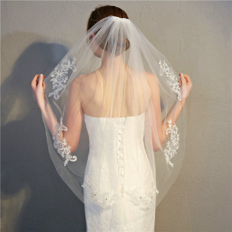 Simple and Elegent Crystal Beaded Short Bridal Veils with Lace Appliques ()  