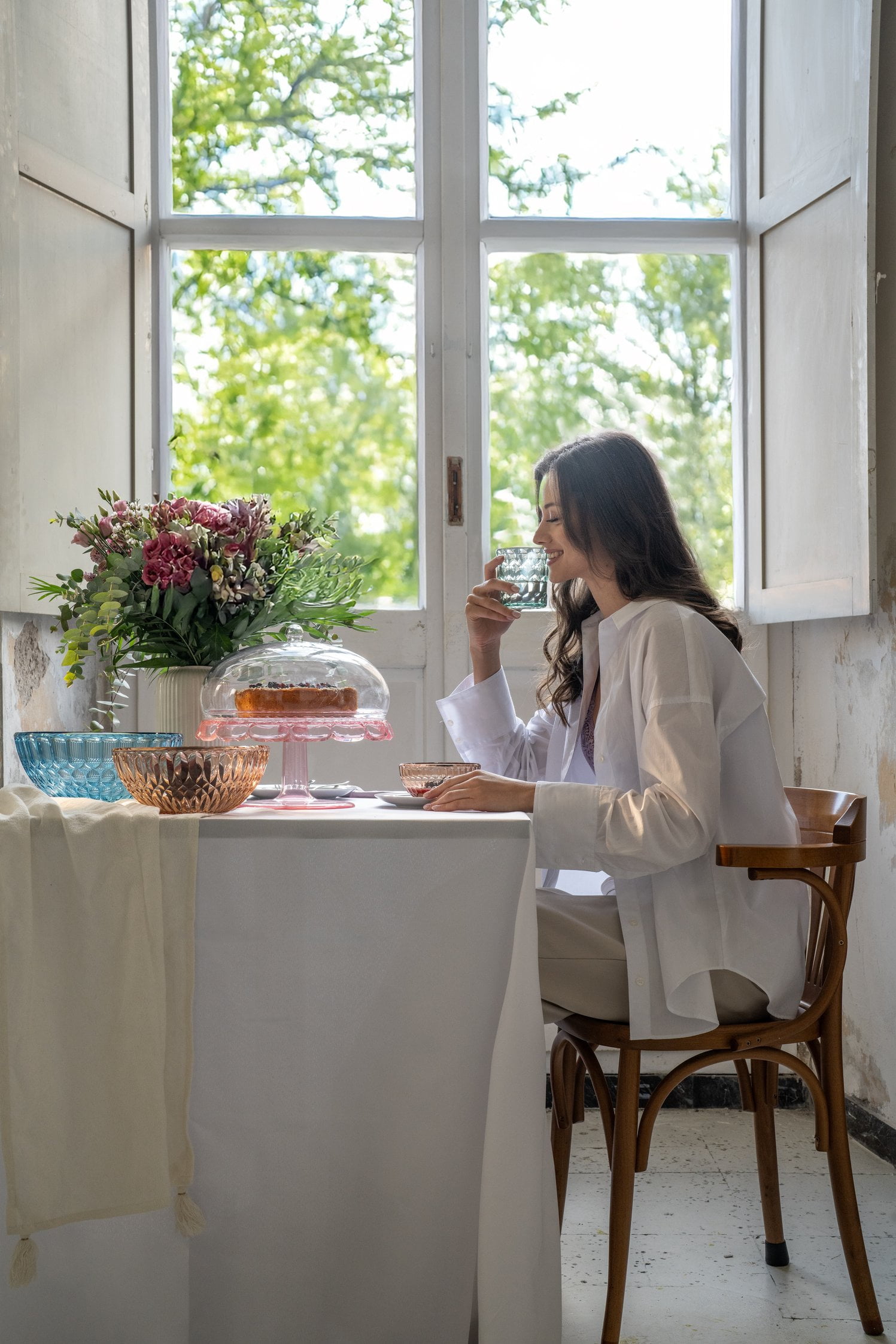 Guzzini, Vanity Pitcher with Lid 11.3H, Clear Jug Bio-Based Acrylic Crystal Renewable Organic Recyclable Material Drinkware