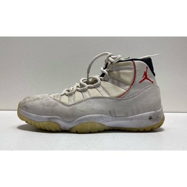 ni - ke ni - ke air jordan 11 retro 378037-016 white mesh mid basketball shoes men 10.5 nuevo perfil derecho, silueta mid con malla blanca y paneles de gamuza gris claro; logo Jumpman rojo en talón, ojales para cordón, entresuela blanca y suela exterior amarillenta; diseñado para comodidad deportiva, fondo neutro.