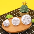 thumbnail image 4 of Snmubt - Juego de 3 grabados en relieve de cuatro hojas (blanco), 4 of 7