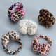 thumbnail image 2 of Orejeras plegables para hombre, orejeras cálidas de invierno a prueba de viento para evitar la congelación, felpa de leopardo extraíble, 1 ud., 2 of 4
