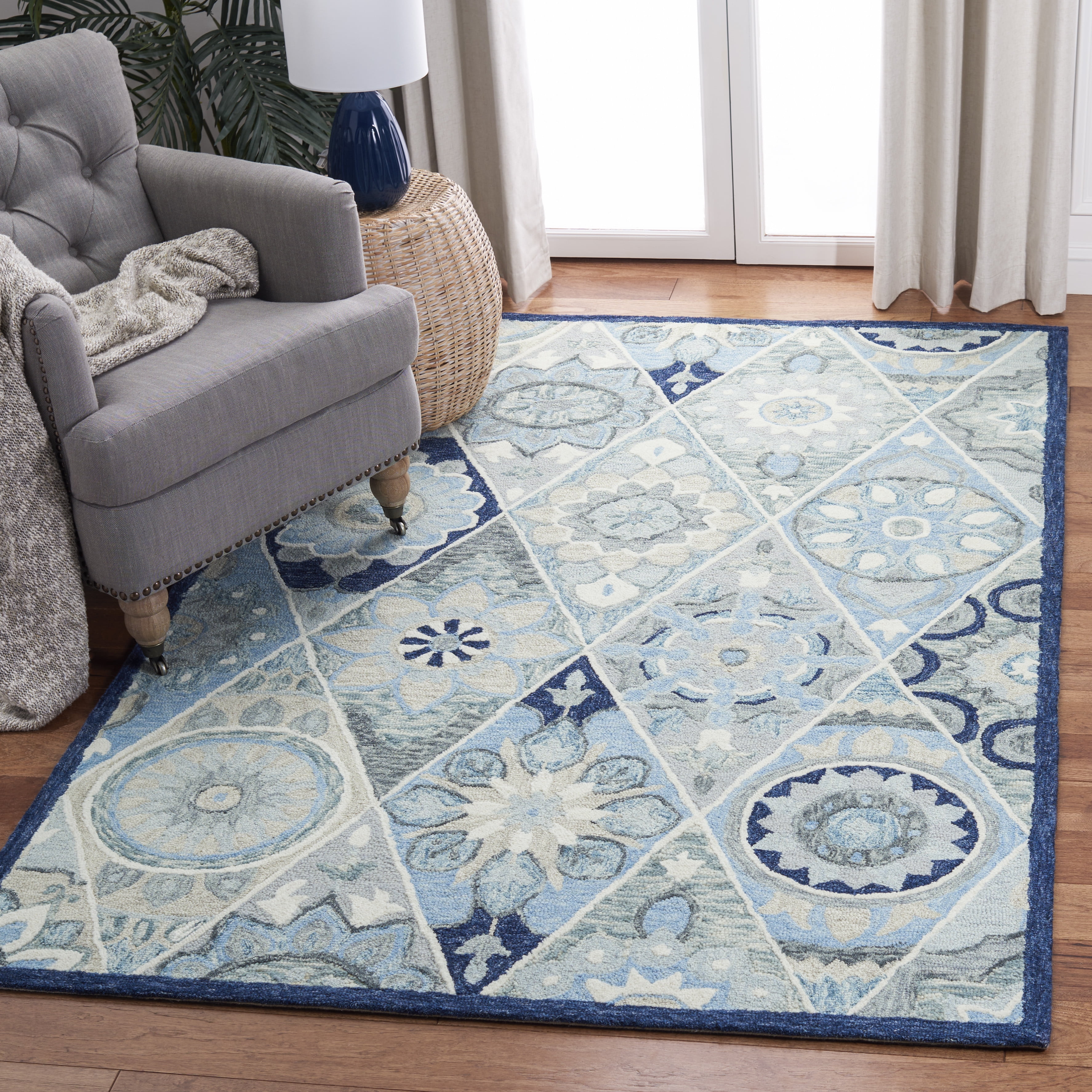 SAFAVIEH Suzani Mckenzie Abstract Area Rug, Blue/Ivory, 4' x 6'