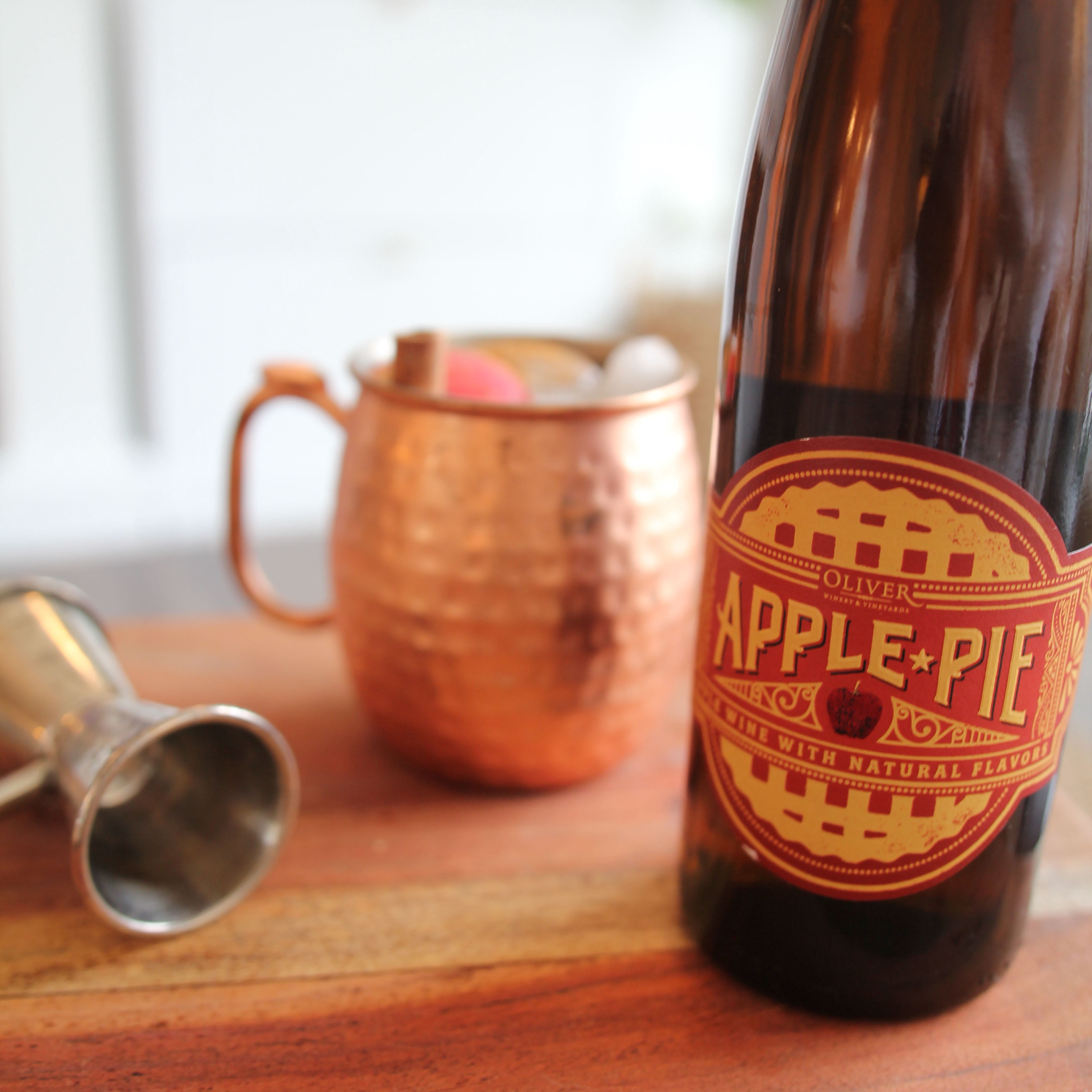 Oliver Apple Pie Wine, Indiana, 8.3% ABV, 750ml Glass Bottle