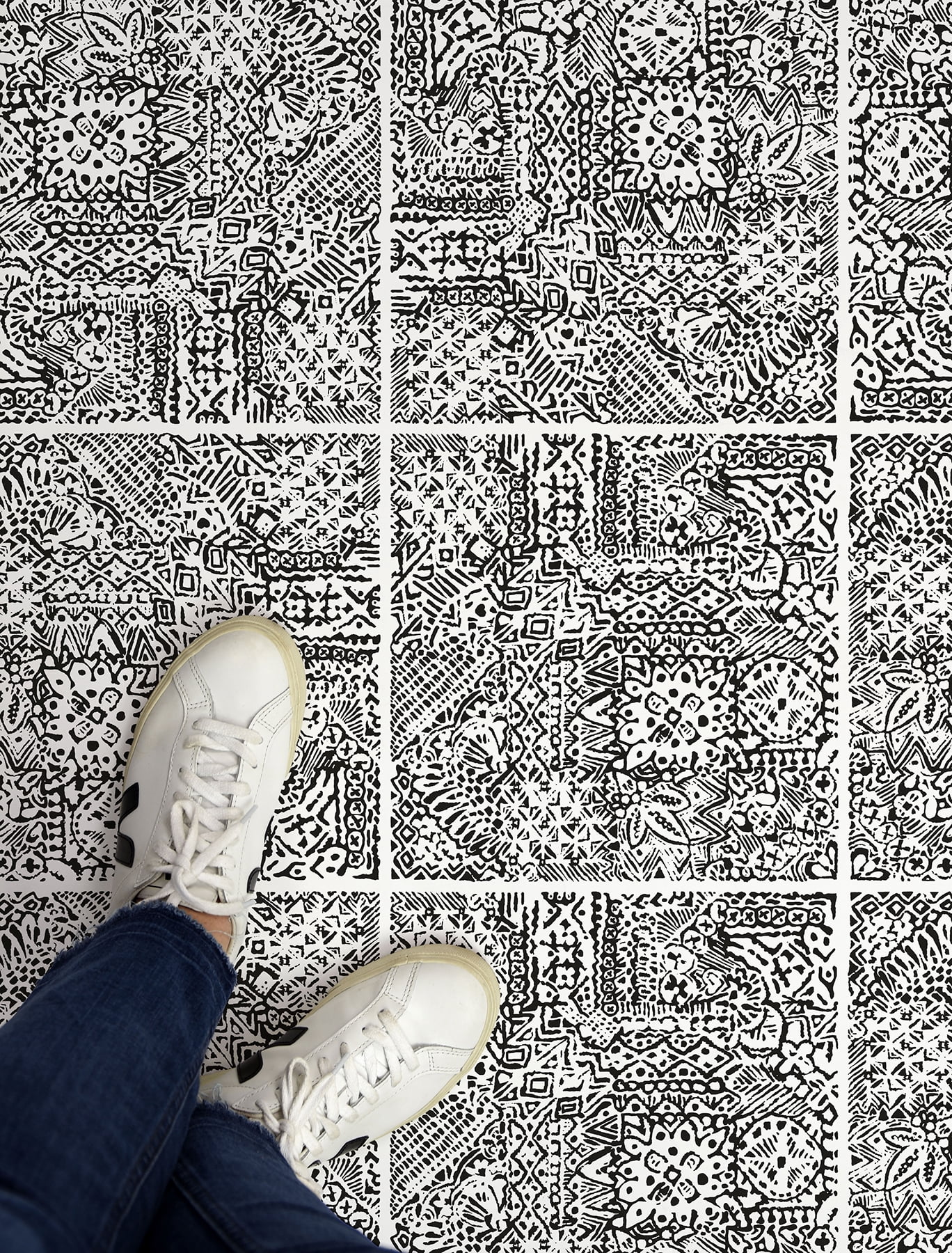FloorPops 12-in by 12-in Charcoal Reo Peel & Stick Floor Tiles