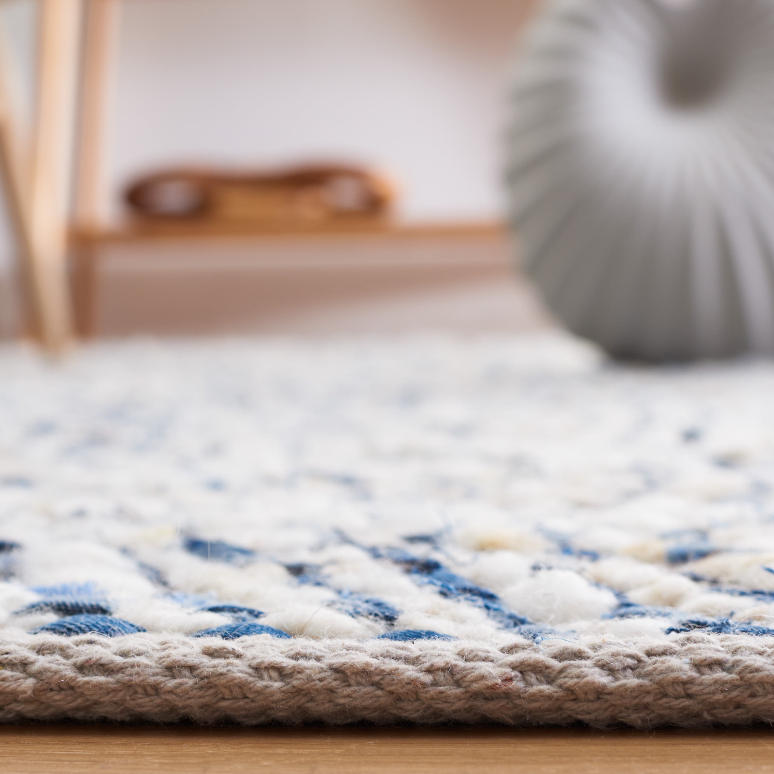 SAFAVIEH Natura Leonard Distressed Area Rug, Blue/Ivory, 6' x 6' Square