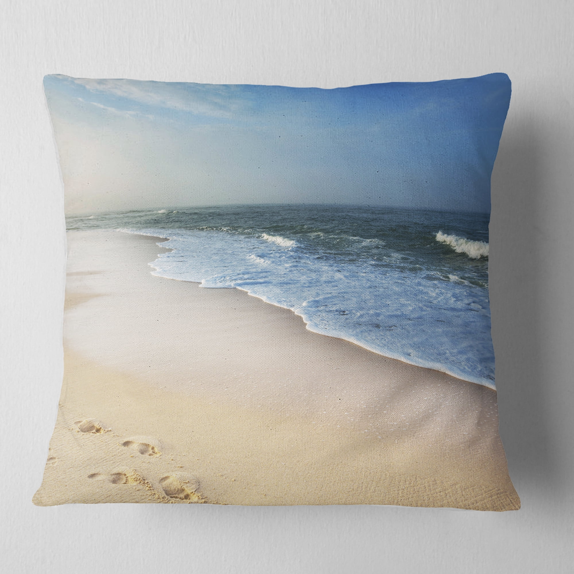Designart Clam Tropical Beach with Footprints - Seashore Throw Pillow - 16x16