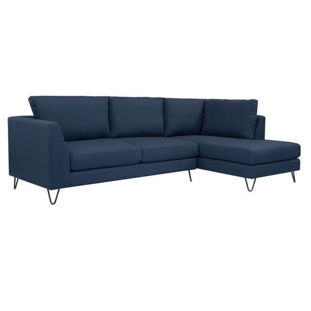 sala esquinera derecha yoco - azul marino sala esquinera derecha en tela azul marino, vista frontal 3/4 con chaise a la derecha; respaldo con tres cojines sueltos, asiento de dos cojines, brazo bajo y patas metálicas en forma de horquilla; diseño moderno que ahorra espacio y aporta personalidad al salón; ideal también como rincón de lectura en espacios pequeños.