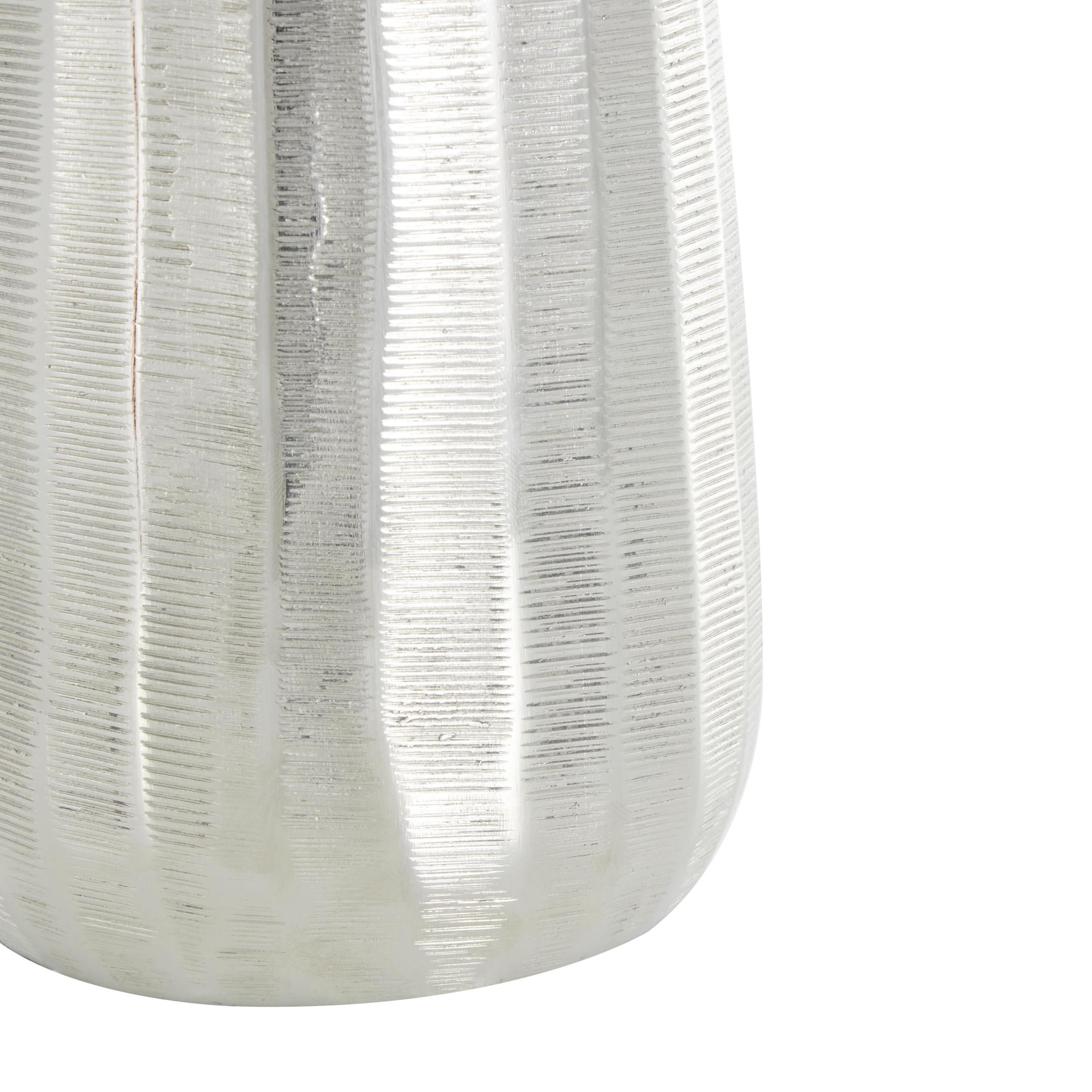 DecMode 20", 16"H Silver Aluminum Metal Vase with Wavy Accents and Textured Ridges, Set of 2