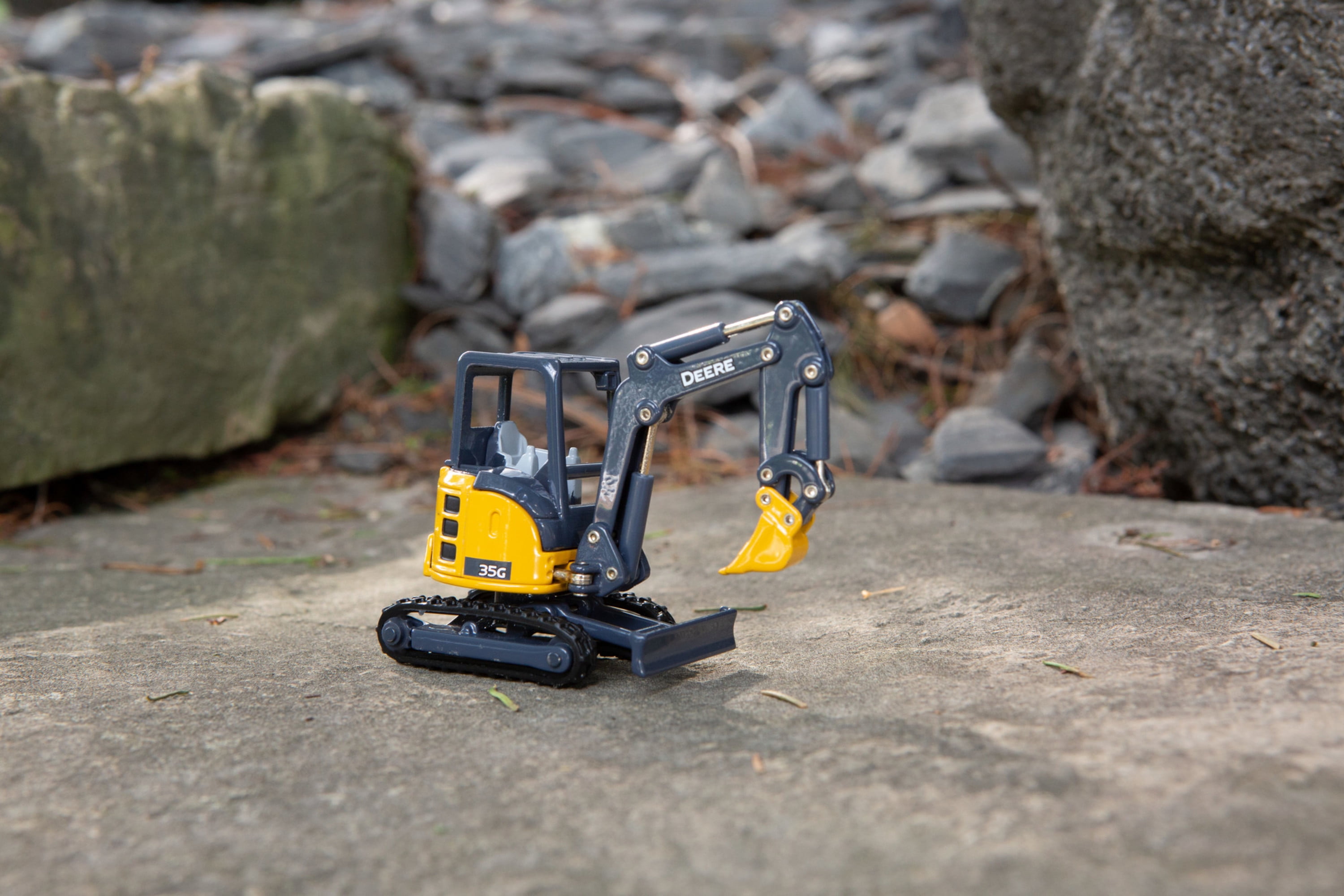 John Deere 1:50 Scale 35G Excavator - Walmart.com