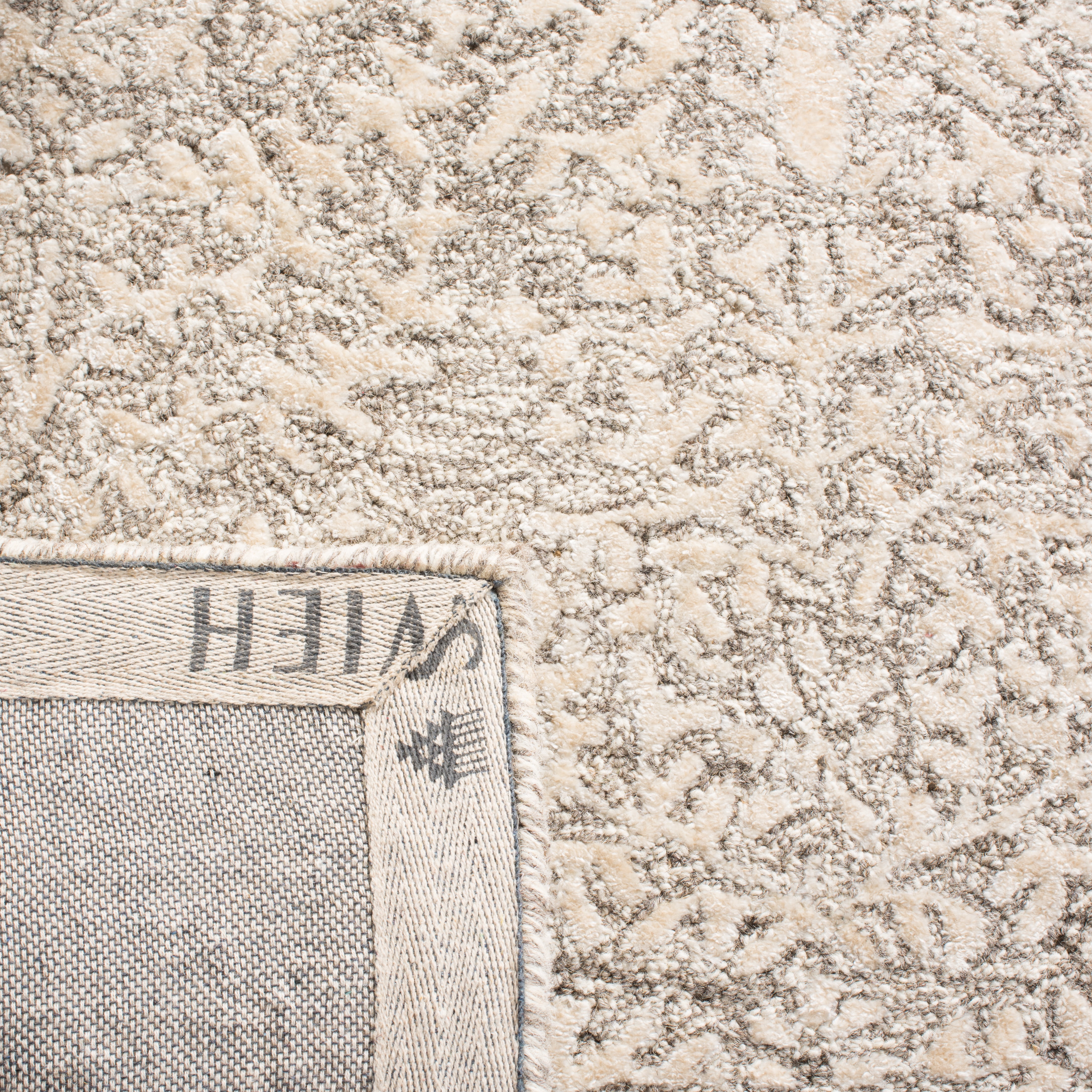 SAFAVIEH Glamour GLM117C Handmade Grey / Ivory Rug