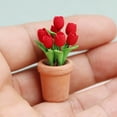 thumbnail image 2 of Maceta en miniatura con forma de tulipán rojo Dollhouse, de resina a escala 1:12, 2 of 3