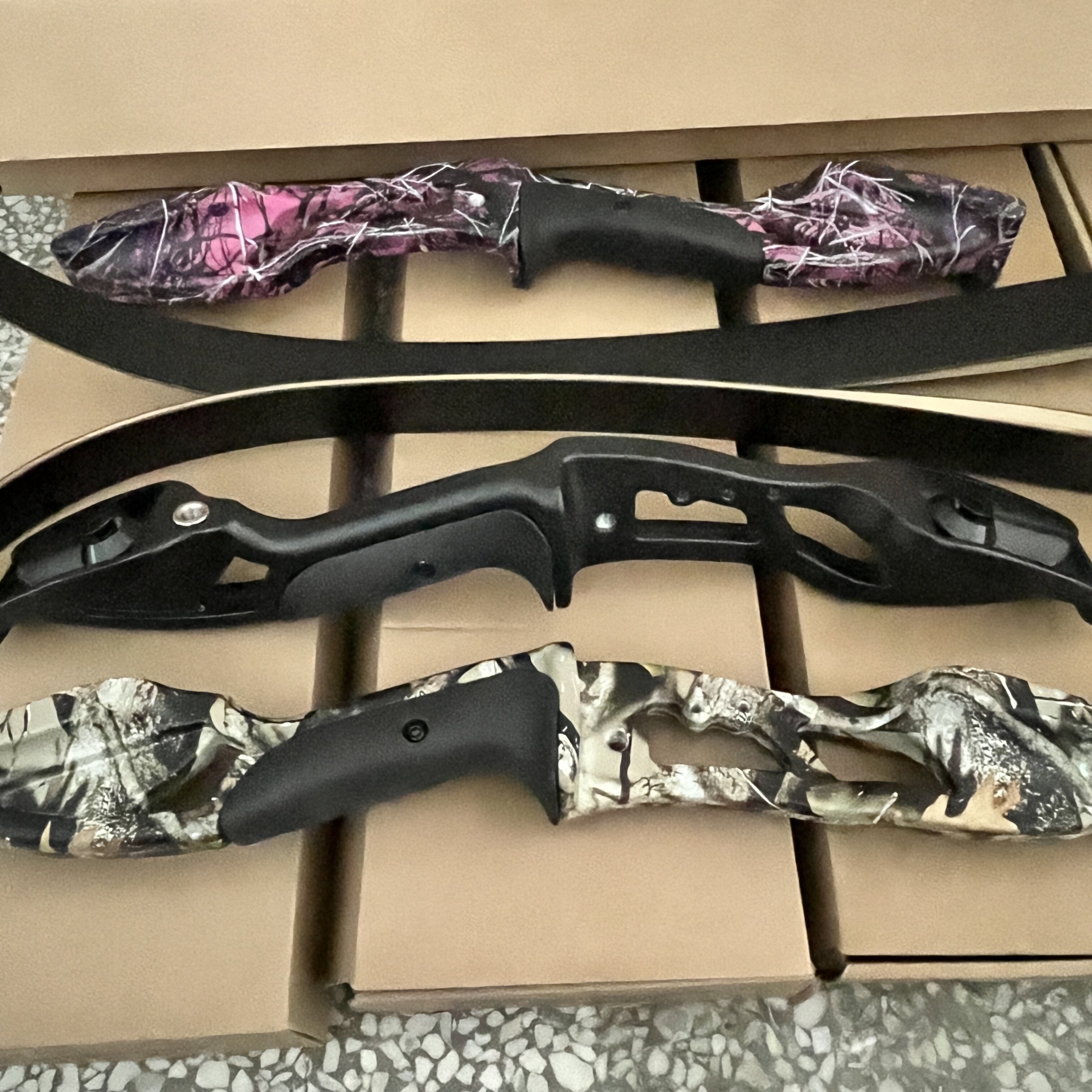 JUNXING F179 56 inch Recurve Bow Full Kit 30-50 lbs Takedown Target Bow Set for Adult Archery Hunting(RED-CAMO)