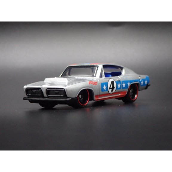 (Open Box) 1968 68 PLYMOUTH BARRACUDA CUDA FASTBACK 1/64 SCALE DIORAMA DIECAST MODEL CAR