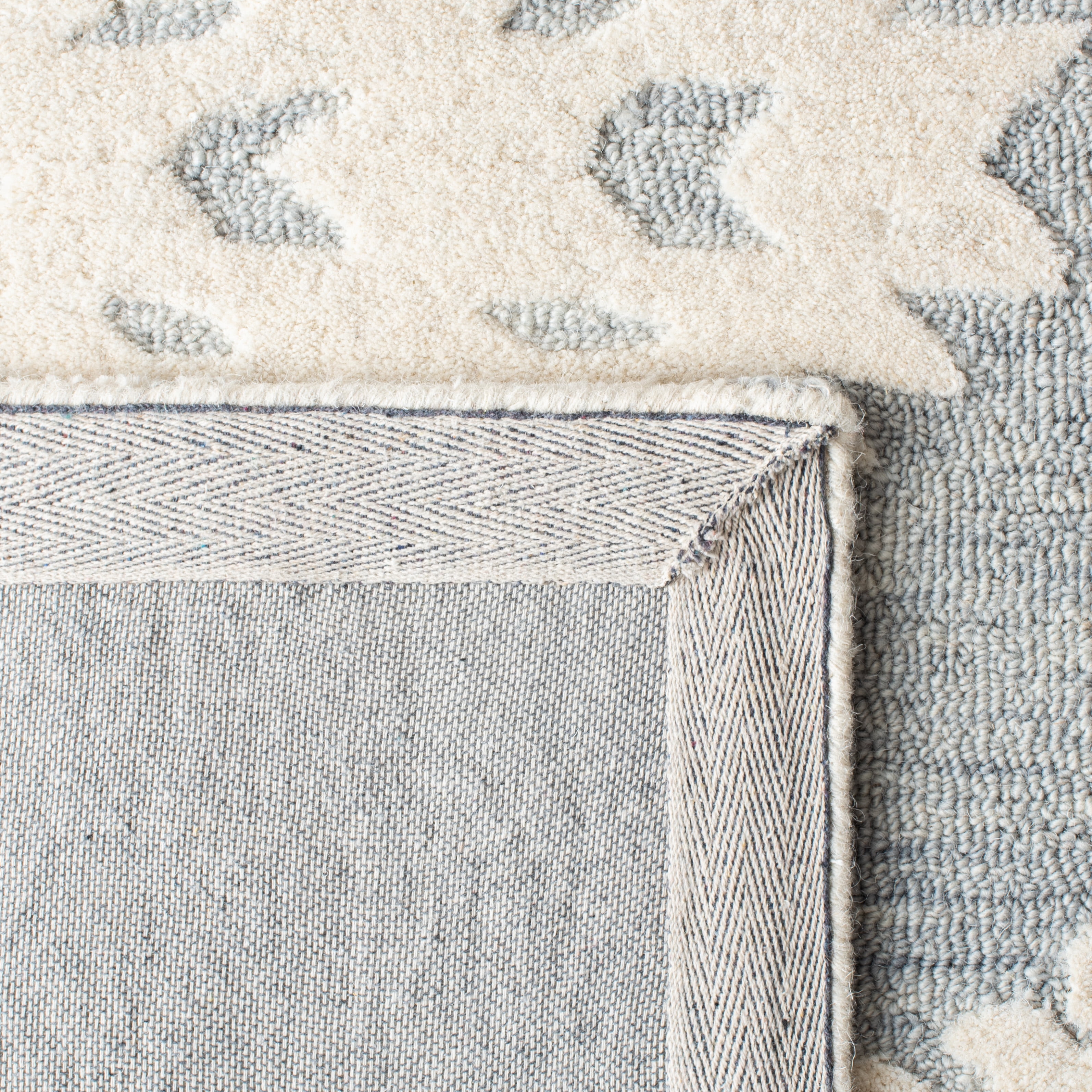 SAFAVIEH Aspen Kerry Geometric Area Rug, Light Grey/Ivory, 7' x 7' Square