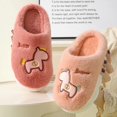 thumbnail image 1 of Zapatillas bordadas con toalla de mariposa para interior del hogar para hombres y mujeres, zapatillas de algodón con forro polar grueso antideslizantes de fondo suave para parejas, 1 of 6