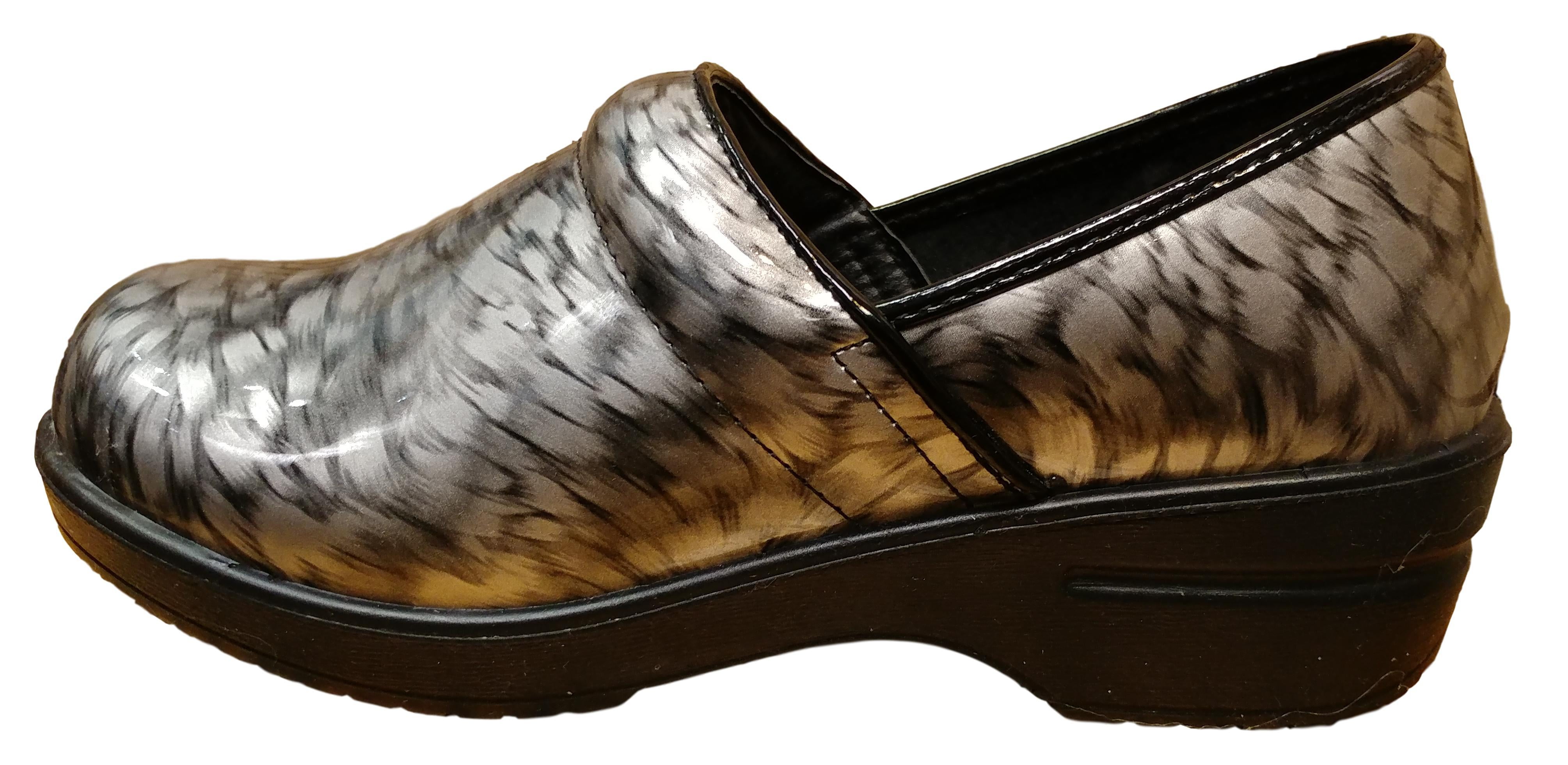 savvy slip resistant shoes