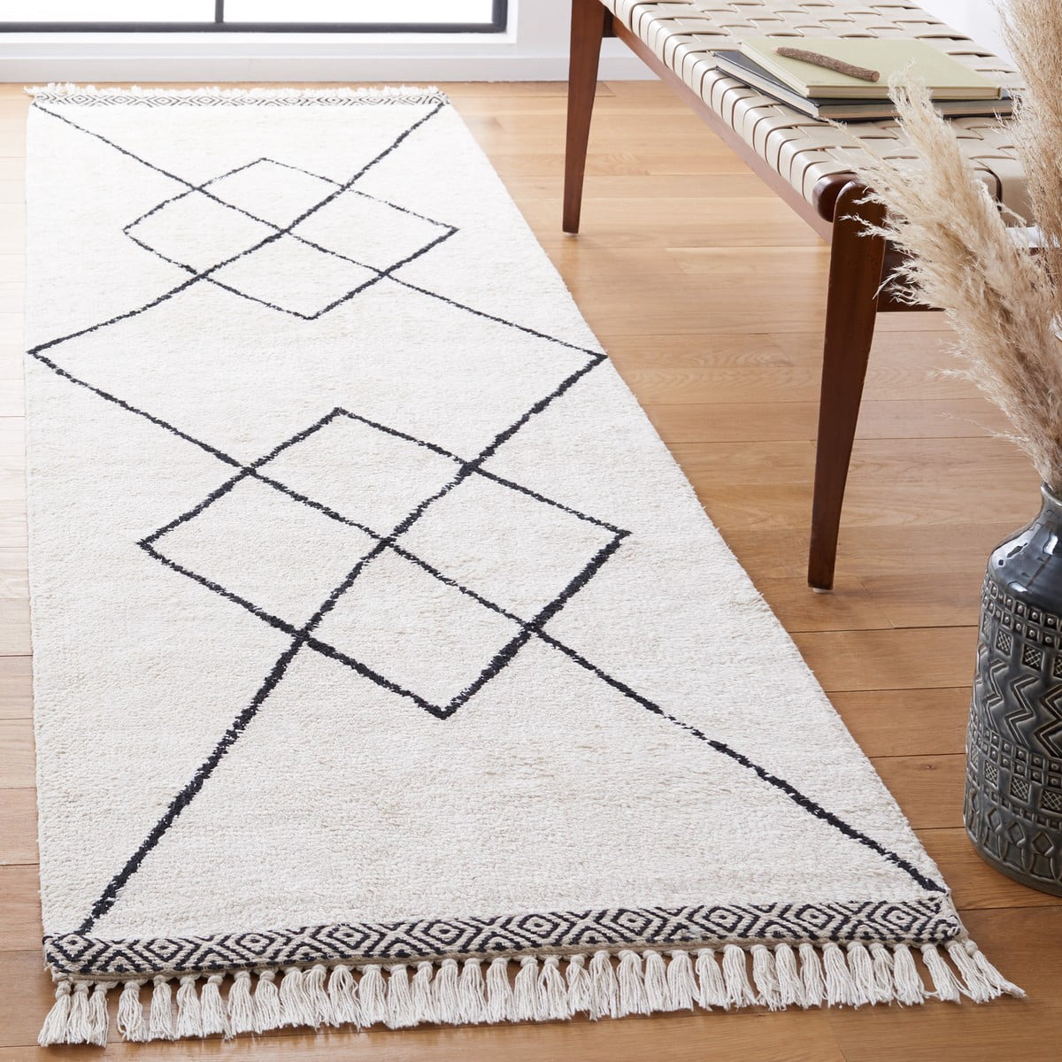 SAFAVIEH Easy Care Myrtle Cross Runner Rug, 2'3" x 9', Ivory/Black