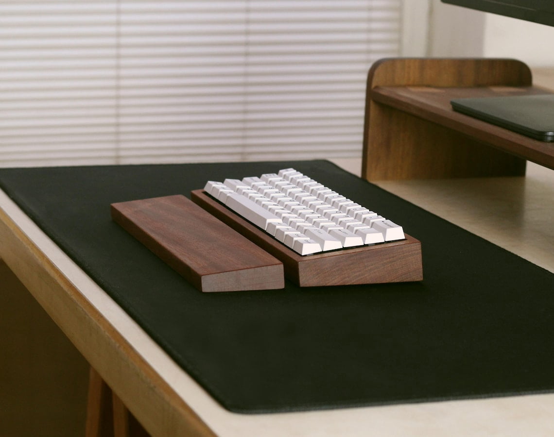 Prebuilt Mechanical Keyboard, Wooden Design with Customizable Keys, High-Quality Switches, for Gaming and Typing with Wrist Rest