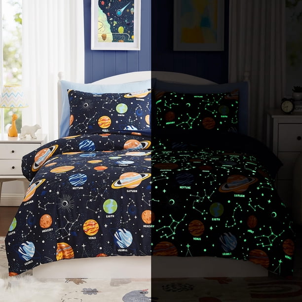 Kaleido Space - Juego de Cama Individual de 5 Piezas con Edredón, Sábanas y Funda de Almohada, Estilo Espacial, Tamaño Twin, Color Planeta, que Brilla en la Oscuridad
