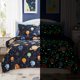 thumbnail image 1 of Kaleido Space - Juego de Cama Individual de 5 Piezas con Edred&oacute;n, S&aacute;banas y Funda de Almohada, Estilo Espacial, Tama&ntilde;o Twin, Color Planeta, que Brilla en la Oscuridad, 1 of 8