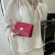 thumbnail image 3 of Textura de moda color sólido tendencia de invierno 2025 moda casual este año popular línea de bordado hombro bandolera pequeño cuadrado bolso, 3 of 5
