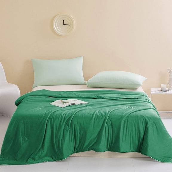 Btomtd Lightweight Comforter, Solid Color Breathable Summer Cooling Blanket, Washable Ice Silk Air Conditioner Quilt for Hot Sleepers, 59" x 79" (Green)