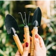 thumbnail image 5 of Juego de herramientas de jardinería esencial, regalo de 3 piezas para mujeres y hombres, kit de jardinería premium para los amantes de la jardinería, 5 of 5
