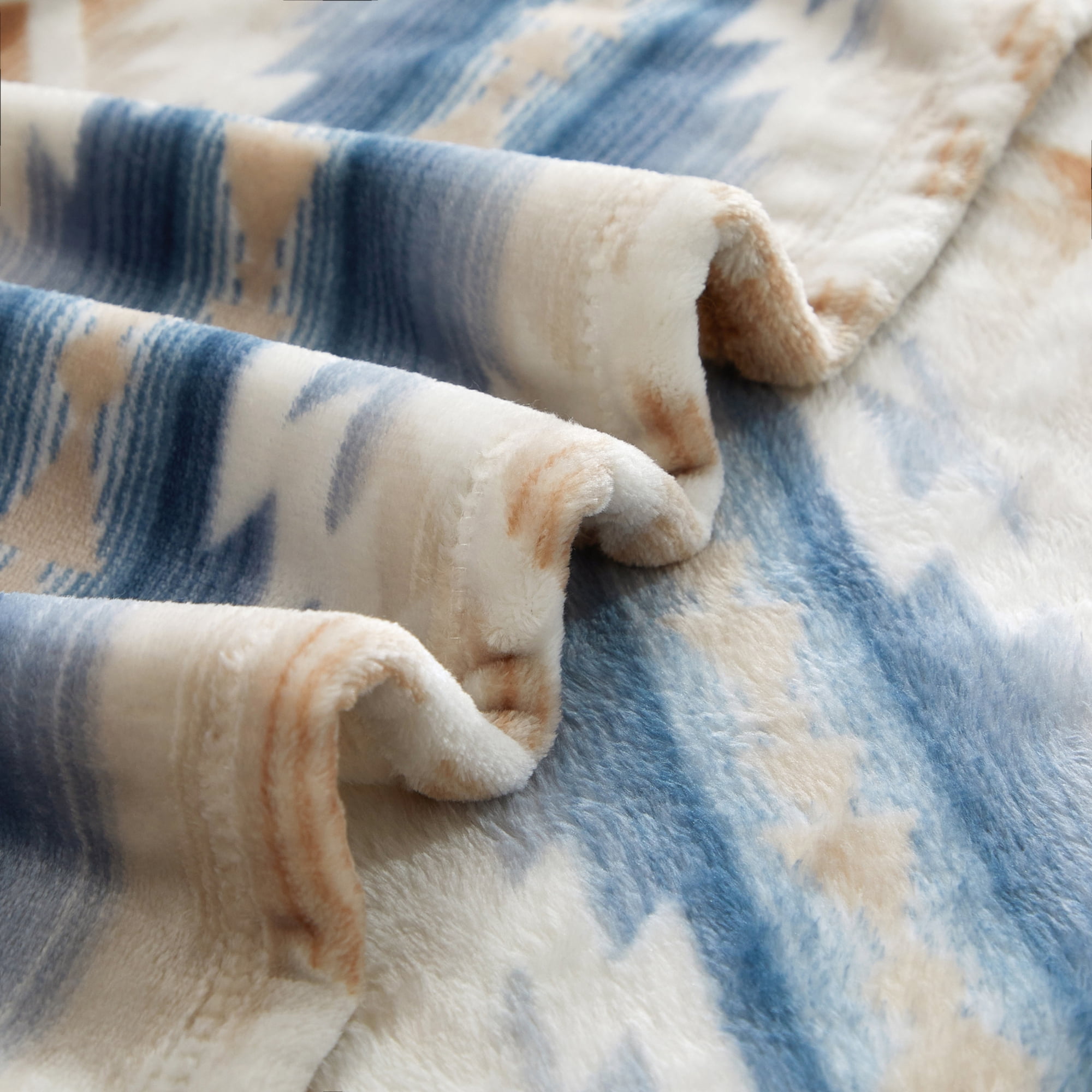 Dearfoams Huge Southwestern Print Family Blanket, Multicolor, 84 x 104 in
