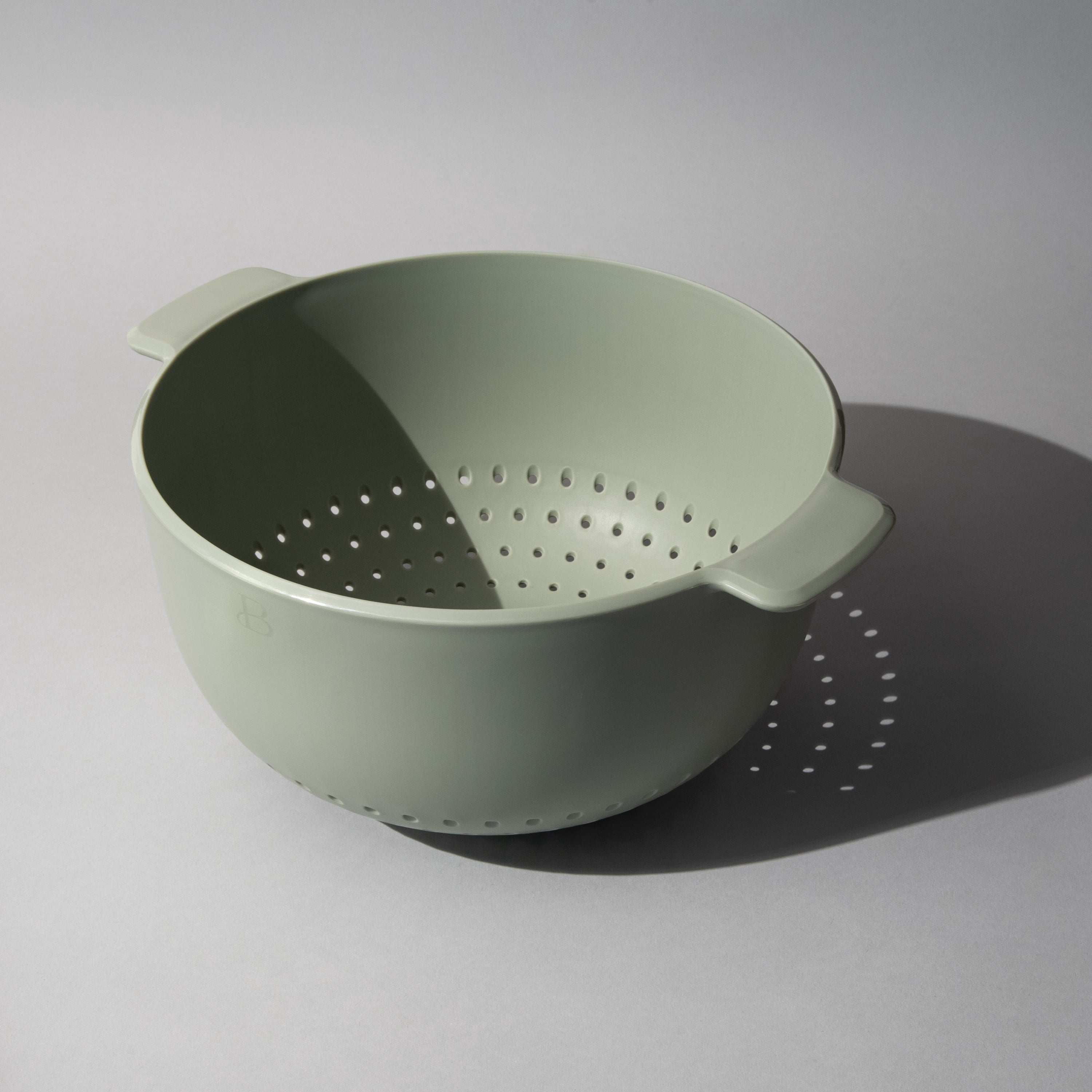 Beautiful 5-quart Plastic Colander with Integrated Handles in Sage Green by Drew Barrymore