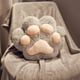 thumbnail image 1 of Almohada multifuncional con garra de gato Manta plegable adecuada para tres coches, apta para el hogar, el coche, la oficina, la pausa para el almuerzo, la almohada con forma de garra de gato, manta d, 1 of 6