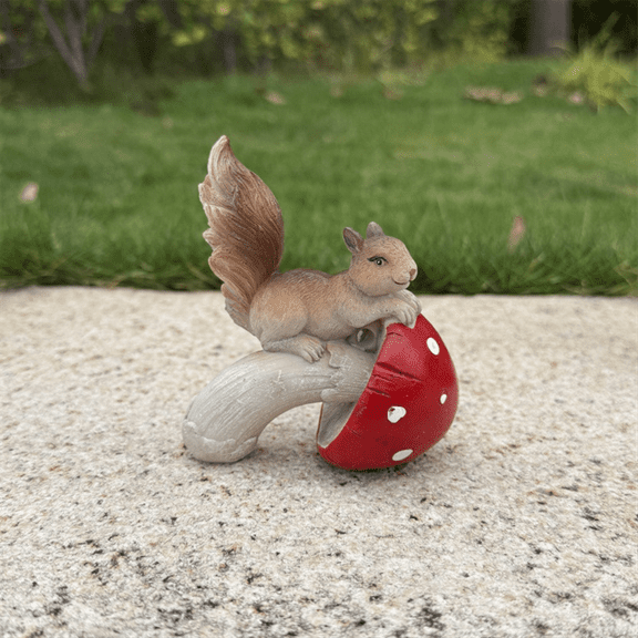 Squirrel Mushroom Resin Statue Ornaments Outdoor Courtyard Garden Lawn Decoration Items