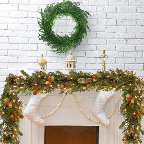 Guirnalda Navideña de Ratán de 1,8 M (71 Pulgadas) con 30 Luces Led, Piñas y Bayas Rojas Artificiales, Decoración Navideña | Decoración Festiva para Puertas, Chimeneas y Escaleras