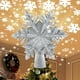 thumbnail image 1 of Adorno para árbol de Navidad iluminado con luces de proyector de copos de nieve LED giratorias, cinta con brillantina de 5 puntos 2 en 1, adorno para árbol de estrella de 9,8 pulgadas con luces de nev, 1 of 5