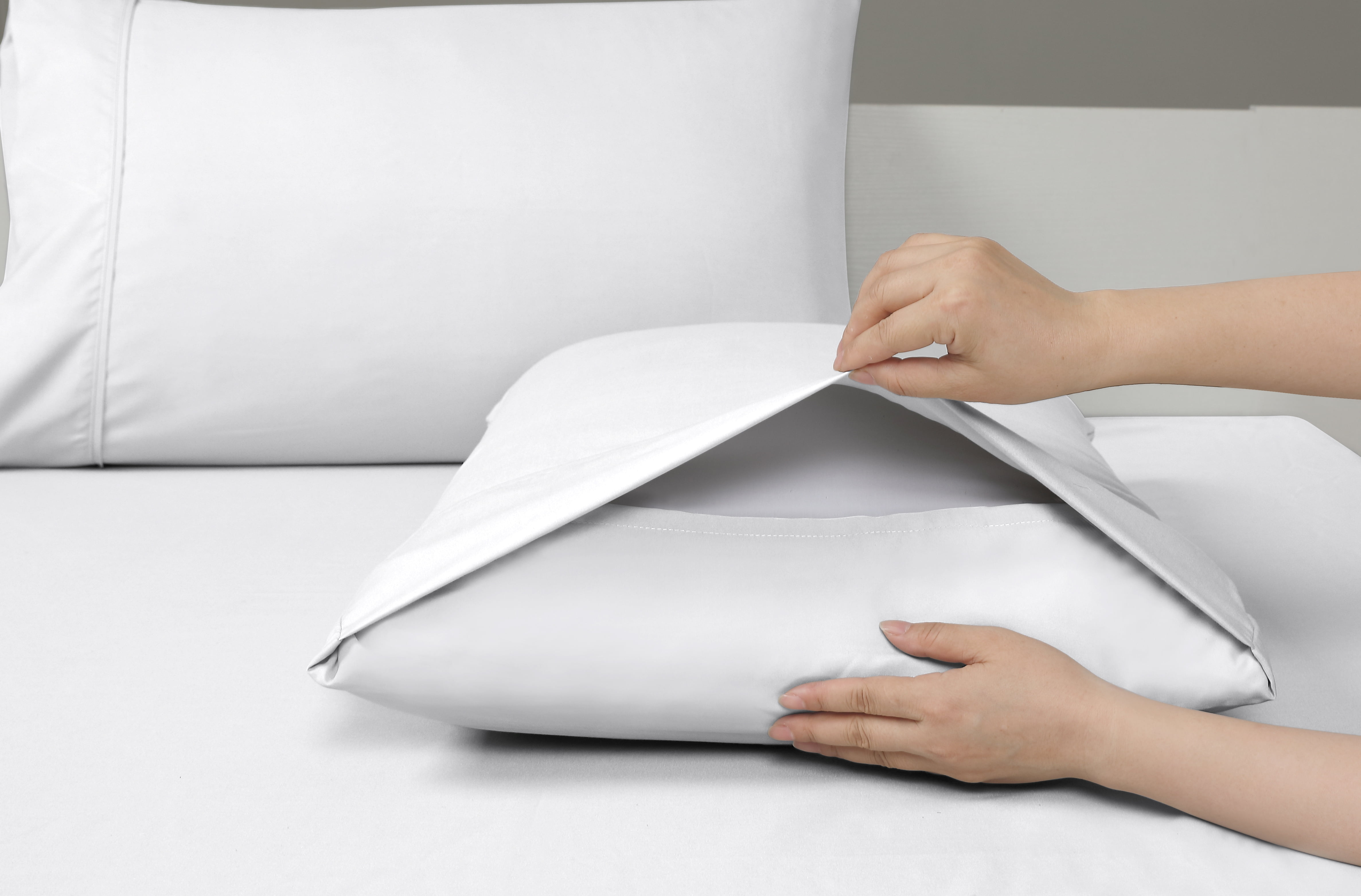 Swift Home Basic 4-Piece Queen Size Sheet Set, Ultra Soft, Deep Pocket, Easy Care Bedding Set, White