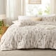 thumbnail image 1 of Juego de edredón Bedsure King con estampado floral beige, 3 piezas, 1 of 8