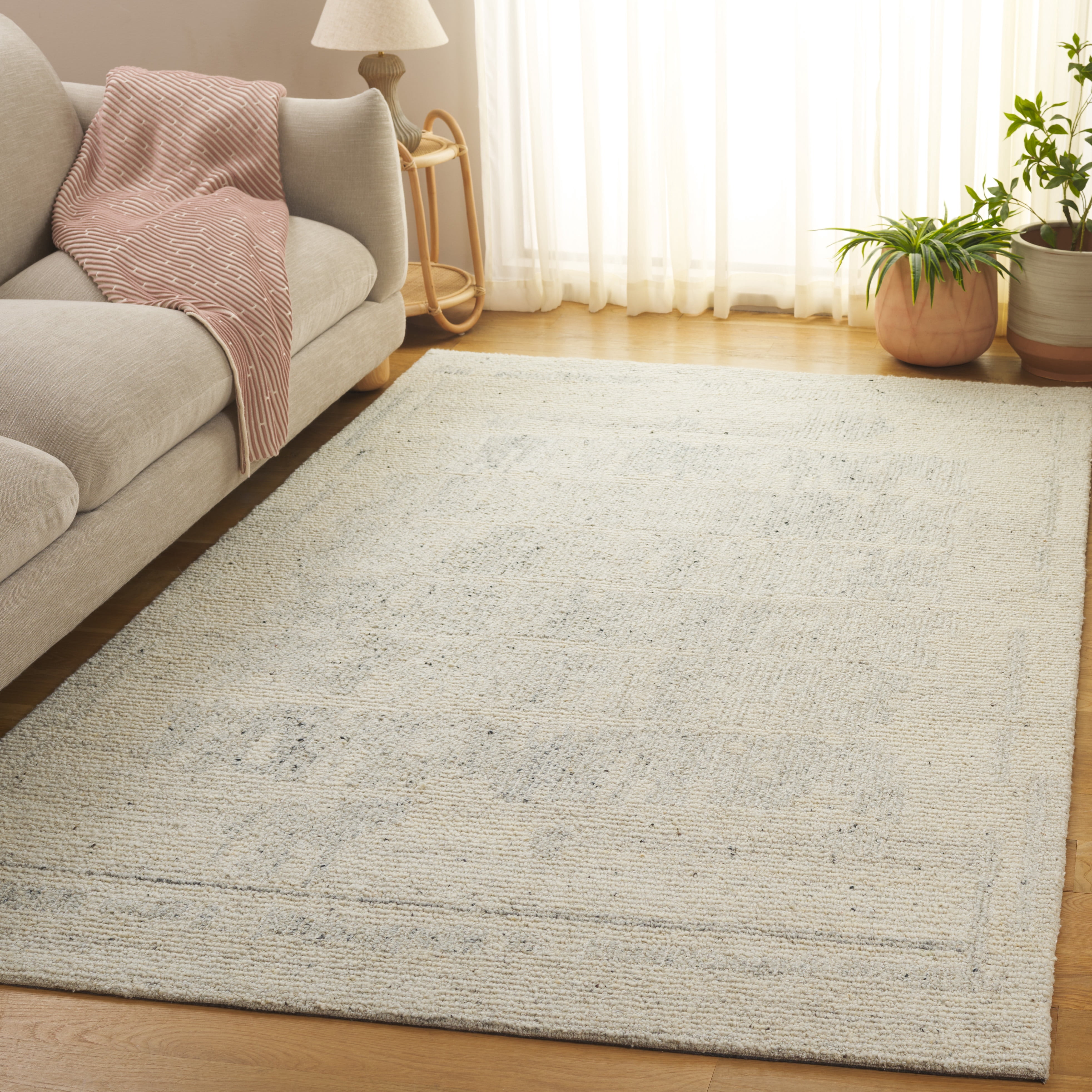 SAFAVIEH Pine Donald Solid Area Rug, Beige/Grey, 6' x 9'