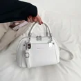 thumbnail image 4 of Bolso de mano de PU sólido con patrón de lichi de lujo ligero 2024, bolsos de hombro decorados con chapa de metal de alta calidad para mujer, 4 of 5